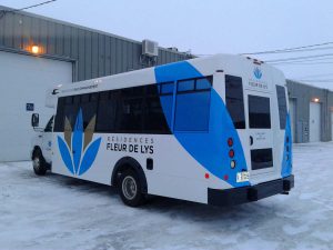 Lettrage autobus pellicule régulière et perforé | Utilisation : Identification du véhicule à l'image de l'entreprise