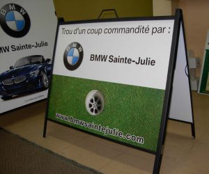 Panneau sandwich/chevalet de trottoir/enseigne en A en métal avec coroplast en impression | Utilisation : Outil publicitaire efficace pour promouvoir votre entreprise auprès des passants