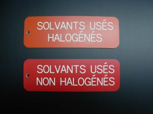 Plaques gravées | Utilisation : Panneaux de signalisation, plaques nominatives, badges, plaques d'identification, etc