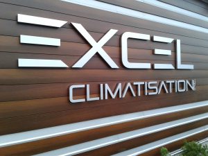 Logo extéreiur en acier inoxydable 3D, installé avec tiges non visibles | Utilisation : Enseigne du commerce, bois ou matériaux naturels pour une ambiance plus chaleureuse et professionnelle