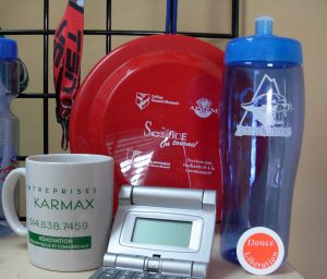 Bouteille d'eau, tasse, lanière avec impression personnalisé | Utilisation : Centre sportif, compagnie de construction, événement