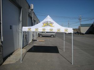 Tente publicitaire personnalisable 10×10. Idéale pour les salons professionnels, les festivals en plein air et les événements promotionnels | Utilisation : Boutiques, festivals, événements sportifs